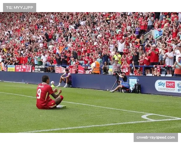 内维斯绝杀头球，巴黎球员疯狂庆祝瞬间