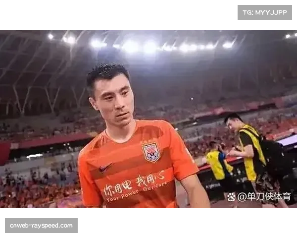 替补席小将首秀破门，与父亲看台相视落泪