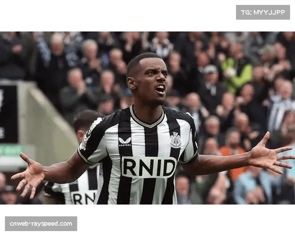 伊萨克挑射破门，纽卡斯尔1-0领先热刺